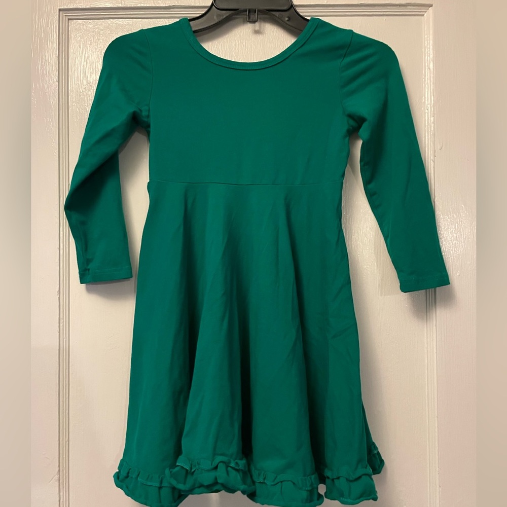 Girl’s green dress